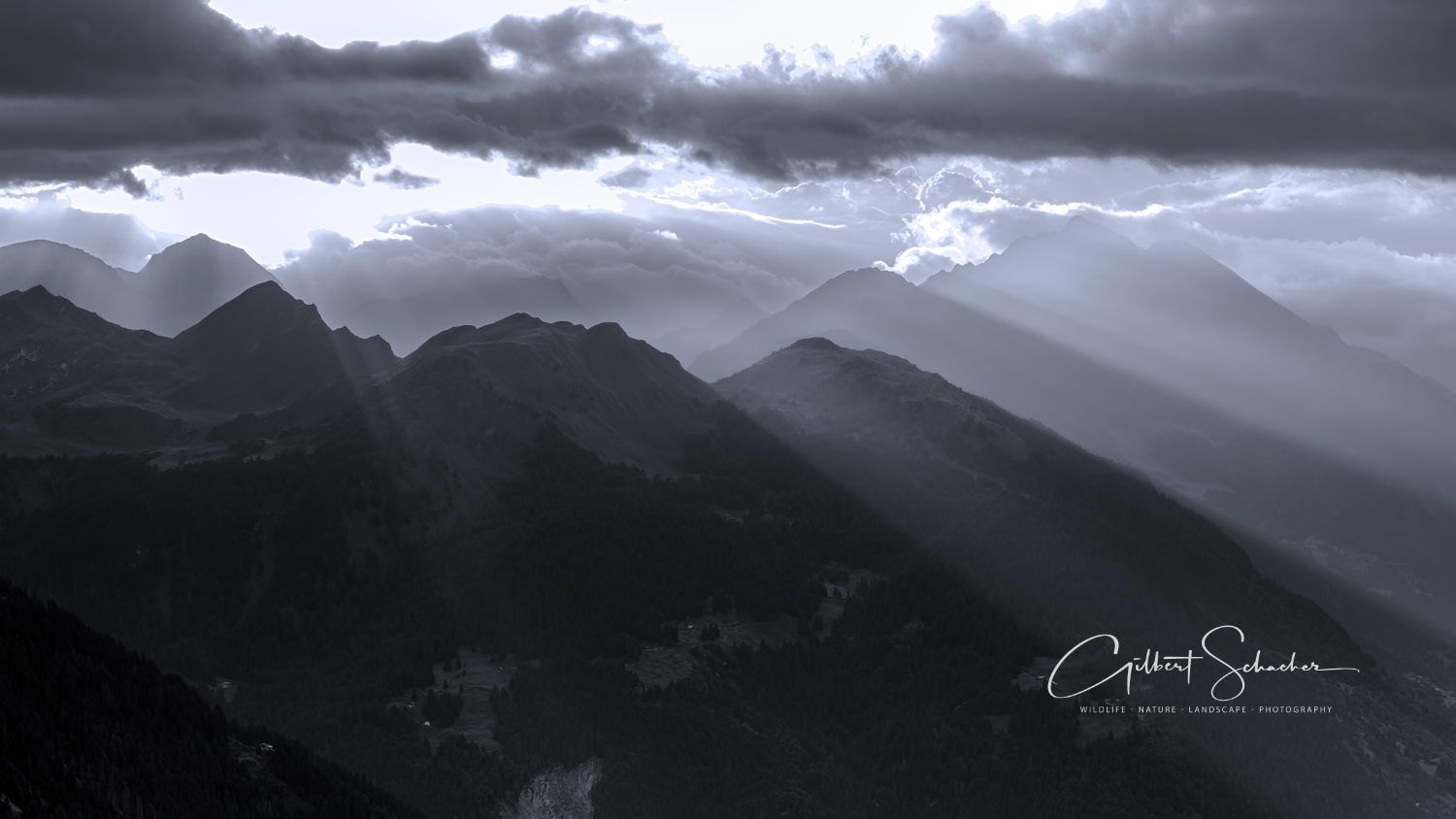 Blick über die Leventina (TI)