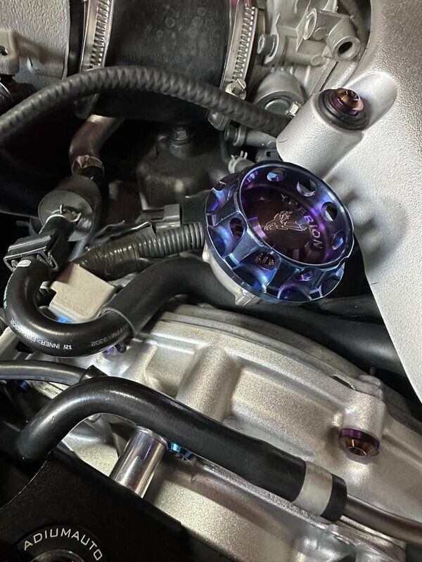 Titanium oil cap for Nissan GTR R32 / 33 / 34 / 35, Infiniti .