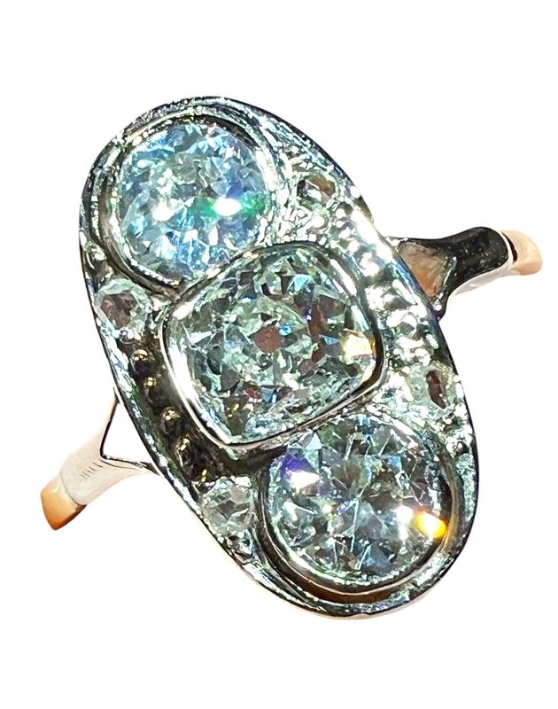 Bague Art Nouveau Sertie De Diamants De Taille Ancienne Pour 1,70 Carats En Or 18 Carat