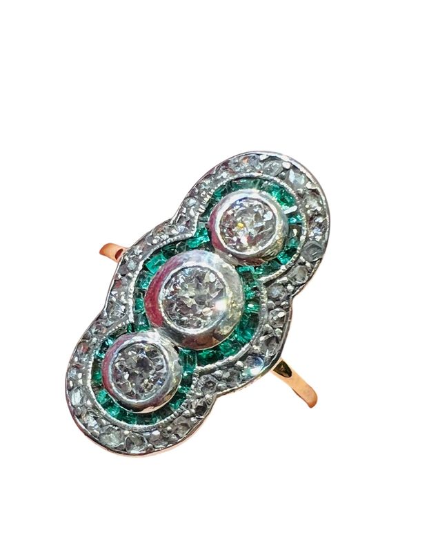 Bague Fin 19 ème Siècle Sertie Diamants , émeraudes En Or 18 Carat