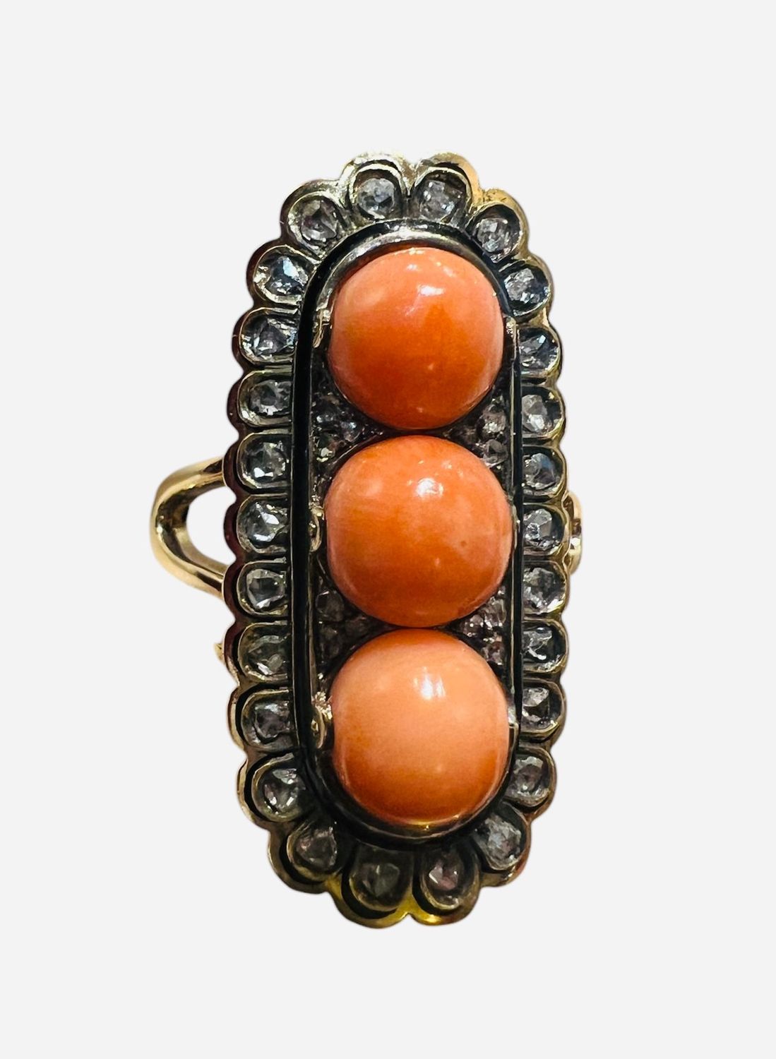 Bague Or 18 Carat Sertie3 Perles  Corail Et Diamants Taille Ancienne Rehaussée d'Email Noir