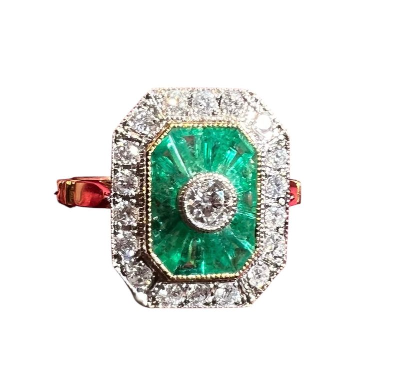 Bague En Or 18 Carat Sertie d'émeraudes Calibrées Et Pavage De Diamants