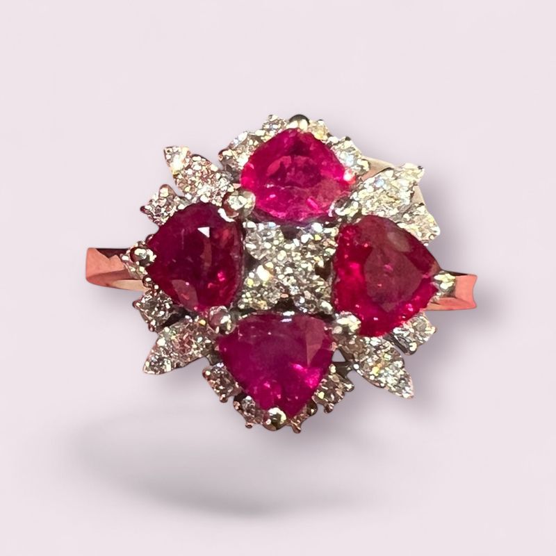 Bague  Or Blanc 18 Carat, 4  Rubis Taille"Coeur"  Pavage De Diamants