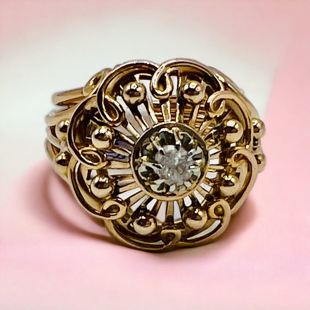 Une Bague En Or Jaune 18 Carats Sertie diamant époque 1940