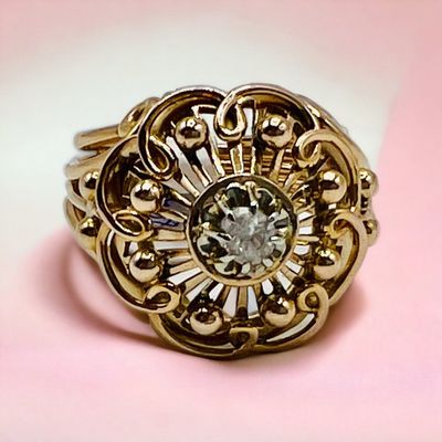 Une Bague En Or Jaune 18 Carats Sertie diamant époque 1940