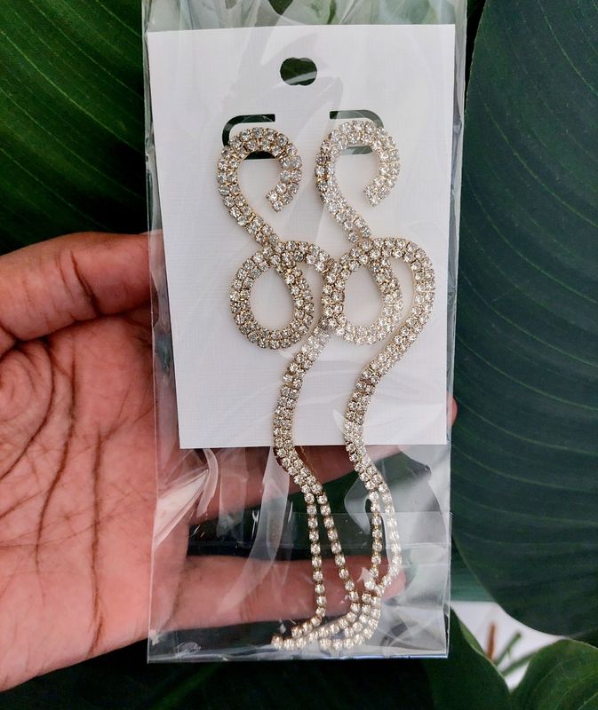 S-Knot Rhinestone drop earring - Gold Tone