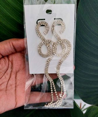 S-Knot Rhinestone drop earring - Gold Tone
