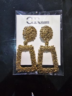 Daisy drop earring - GOLD TONE