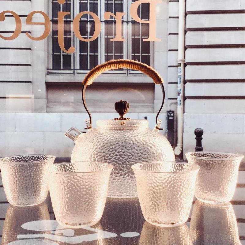 Théière en verre martelé