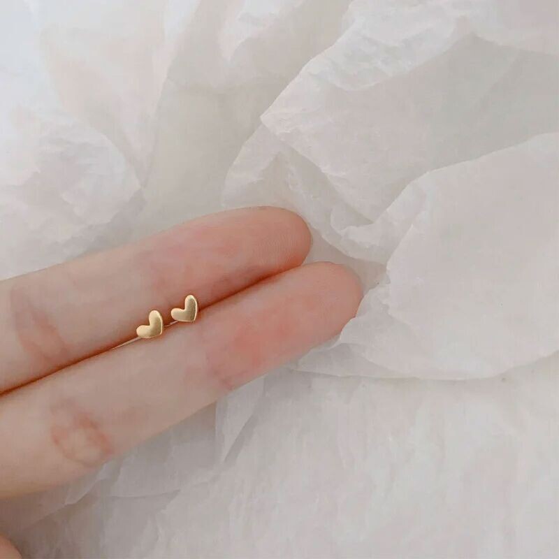 Mini Piercing Corazón Pleno Acero Dorado x 2 (Antialérgico)