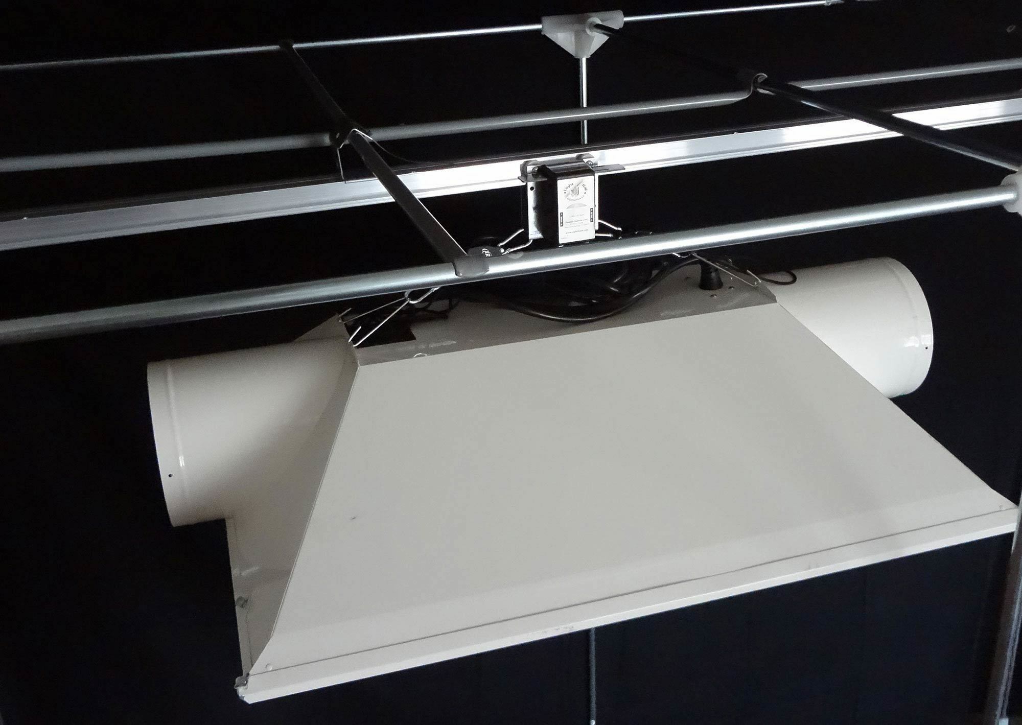 Рельса с мотором для перемещения светильников в гроубоксе LightRail 4.0