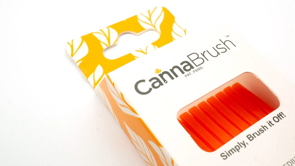 CannaBrush - щётка для маникюра сухих шишек