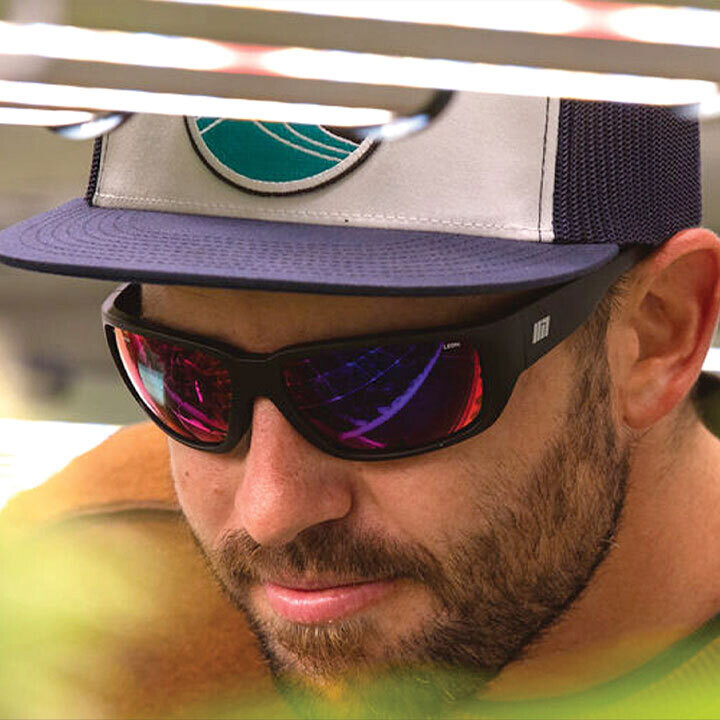 "Гровим на стиле" в очках от Method Seven в Toro Growshop