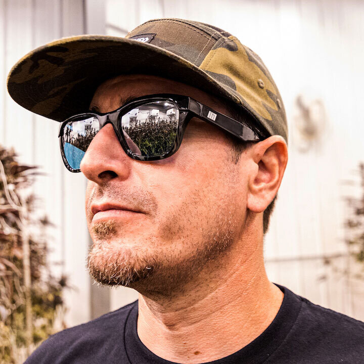 "Гровим на стиле" в очках от Method Seven в Toro Growshop