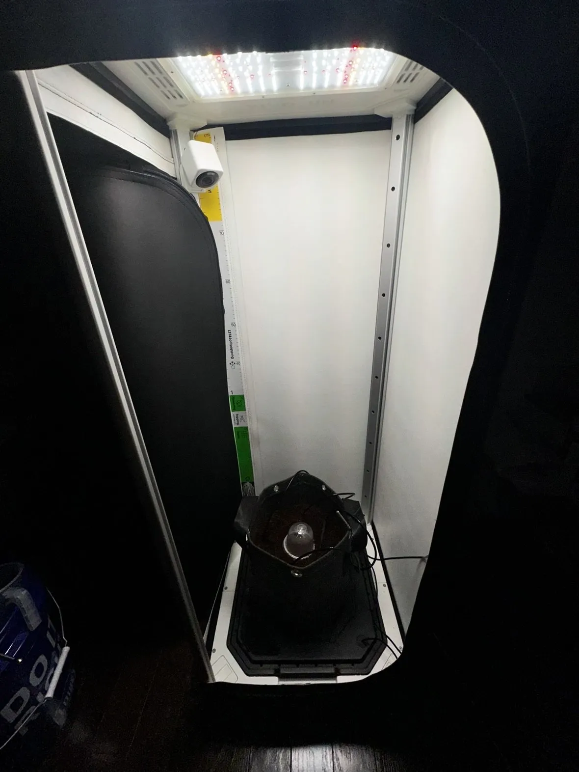 VGrow Smart Grow Box - комплект &quot;все в одном&quot; для выращивания куста (45.7x45.7x121.9 см.)