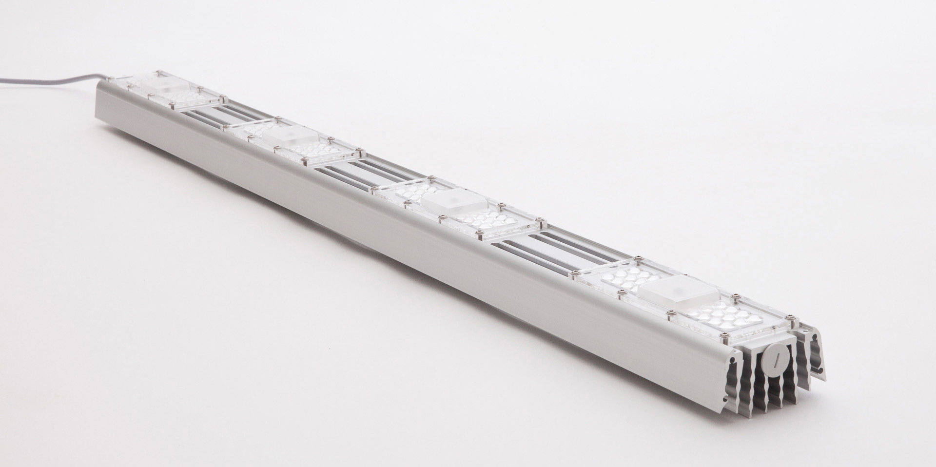 SANlight S4W - LED лампа 140W для выращивания каннабиса и других растений