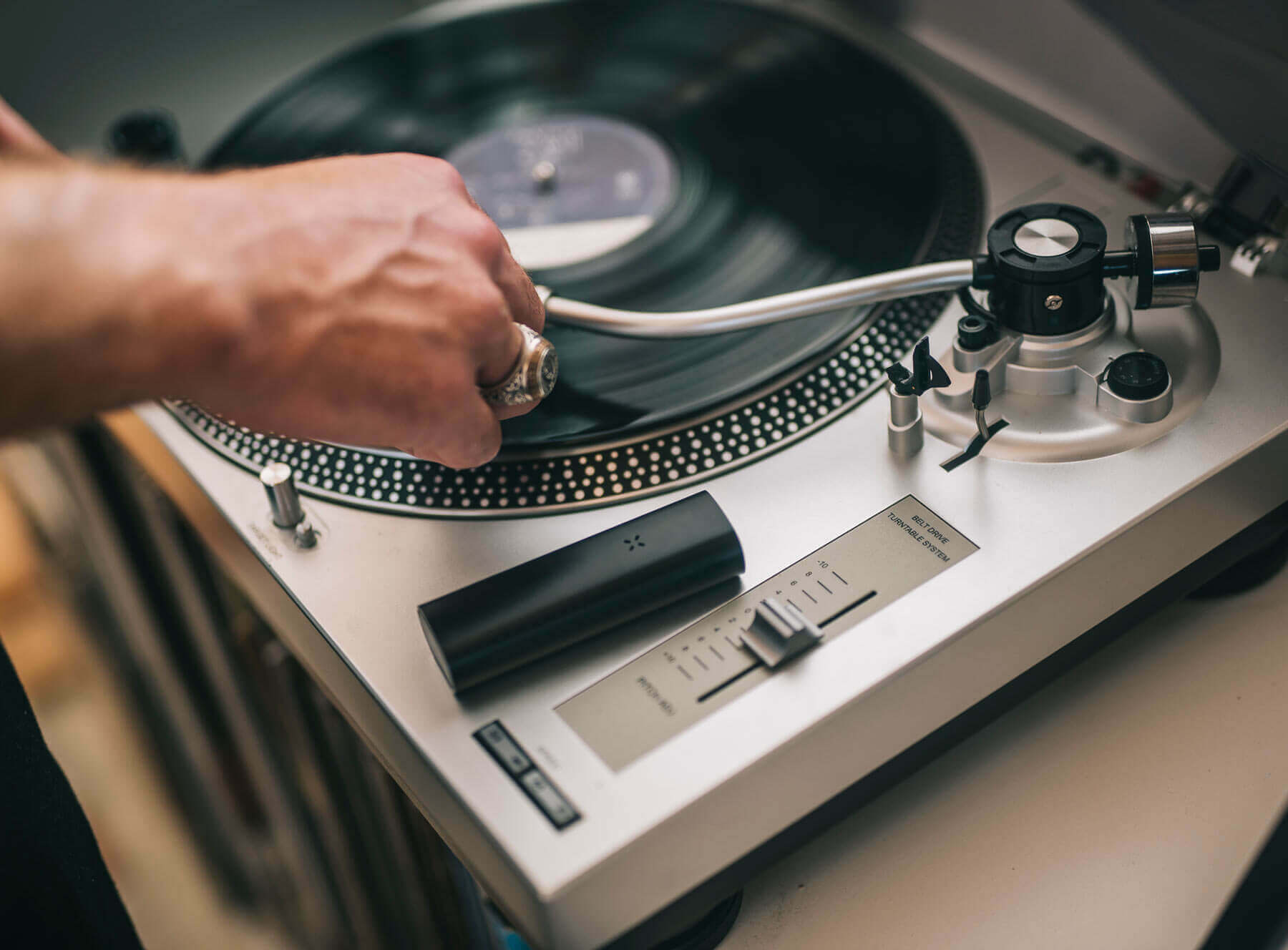 Компактный вапорайзер PAX Plus (для трав и концентратов)