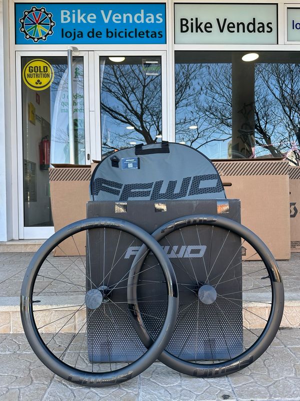 Rodas FFWD Ryot - Carbono Rodas FFWD Ryot - Carbono