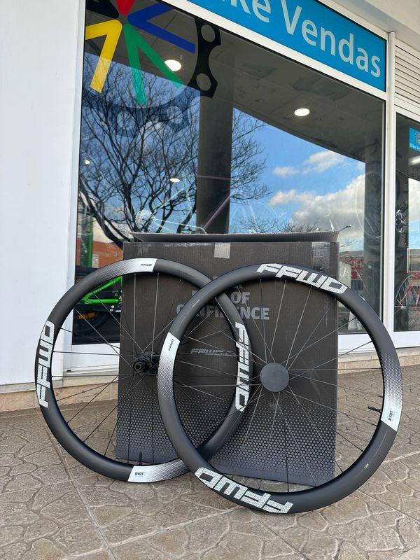 Rodas FFWD Ryot - carbono Rodas FFWD Ryot - carbono