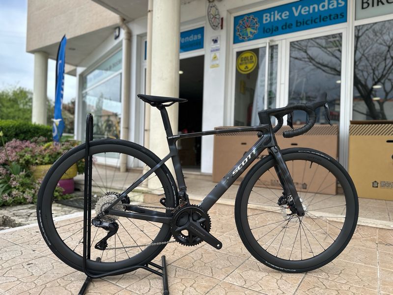 Scott Addict RC 10 - Preto (Modelo 2025)
