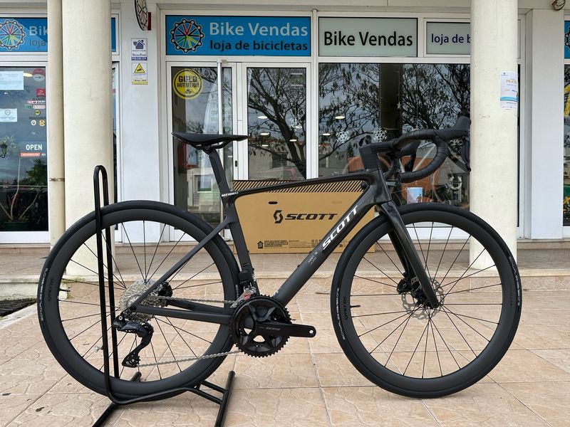 Scott Addict RC 30 - PRETO Scott Addict RC 30 - PRETO