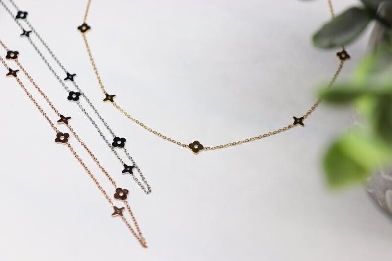 Dainty Flower Necklace