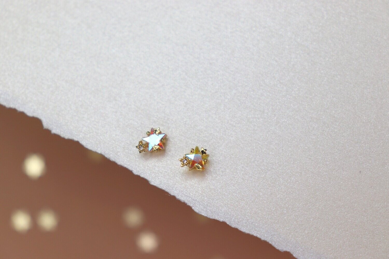 Dreaming Aura Star Studs, Color: Gold