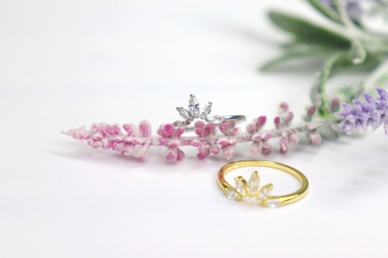 Gold Timeless Classic Crystal Crown Ring