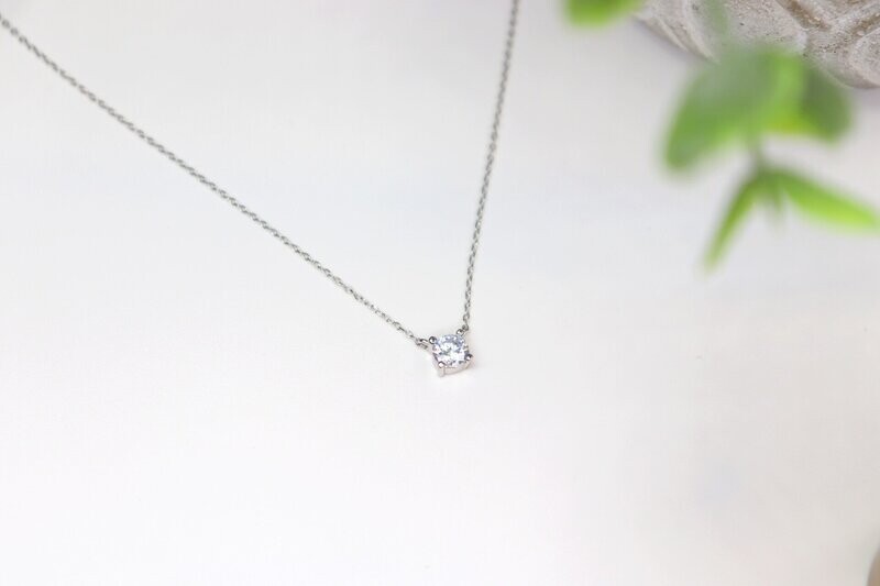 Simple and Dainty necklace