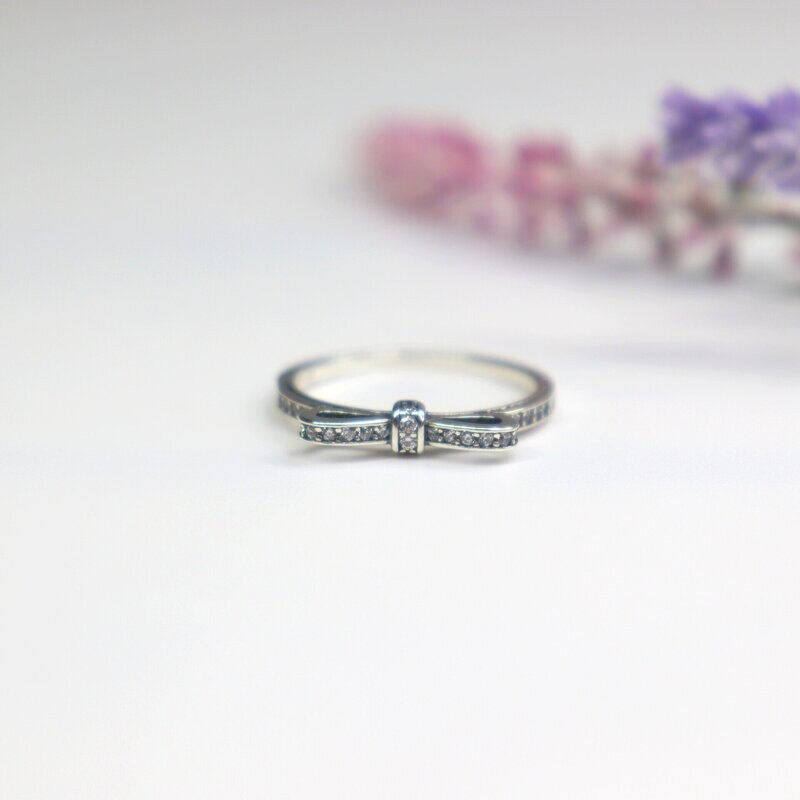 Sparkling Bow Ring