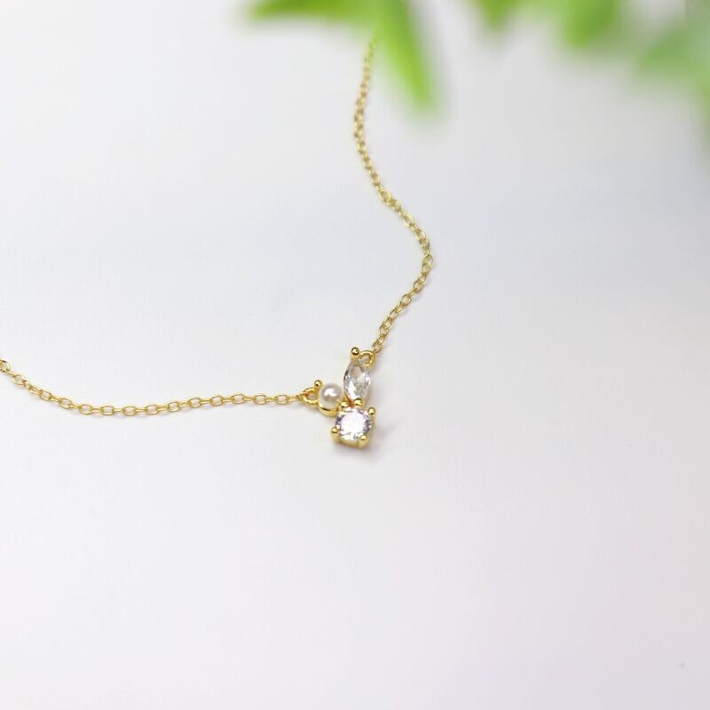 Simple Chain Pearl and Crystal Necklace