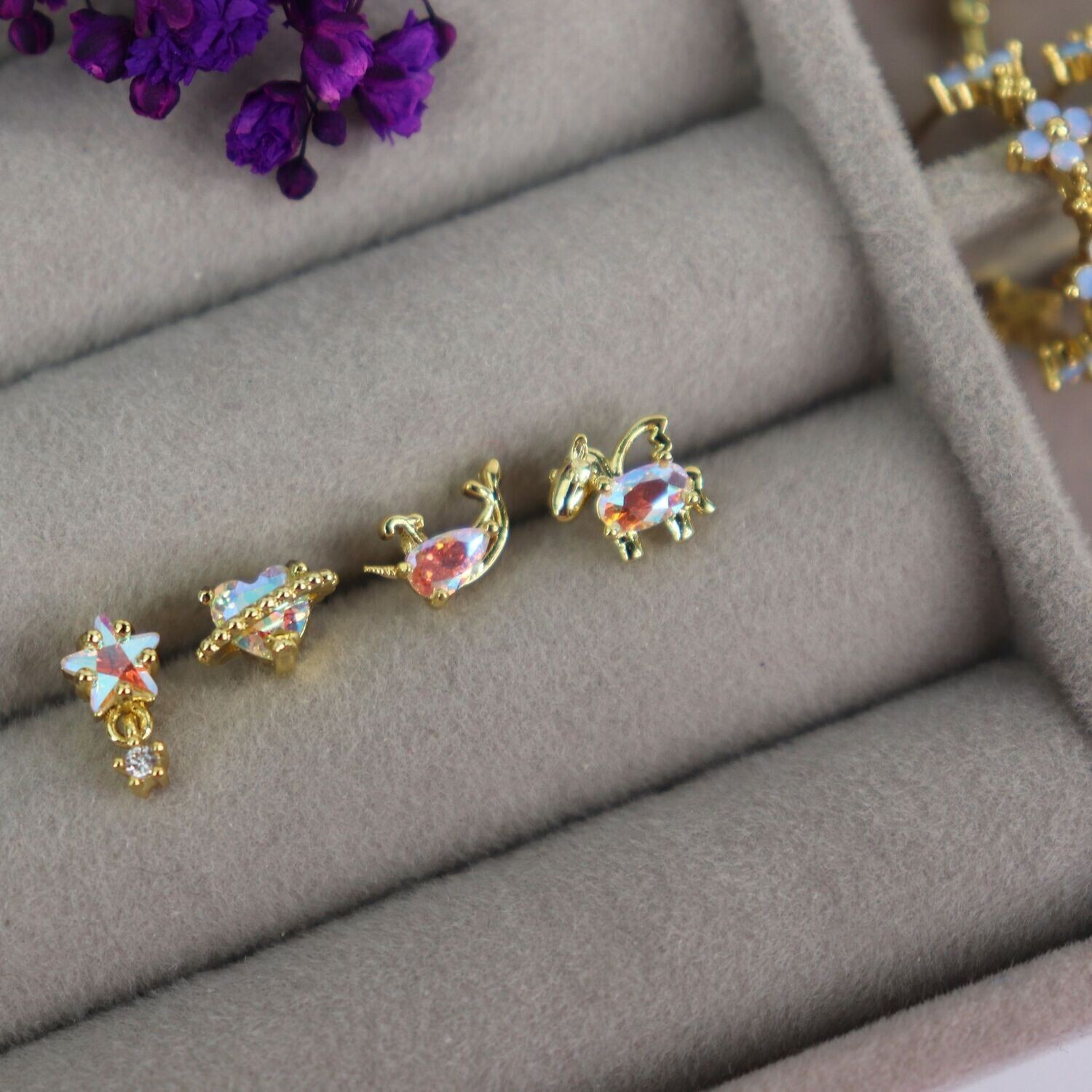 Aura  Dreams Stud Set