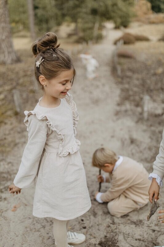 Langärmliges Cordkleid mit Rüschen