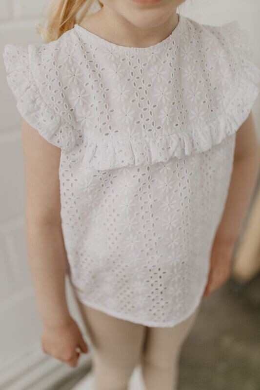 Rüschchentop mit Broderie Anglaise Rüschchentop mit Broderie Anglaise