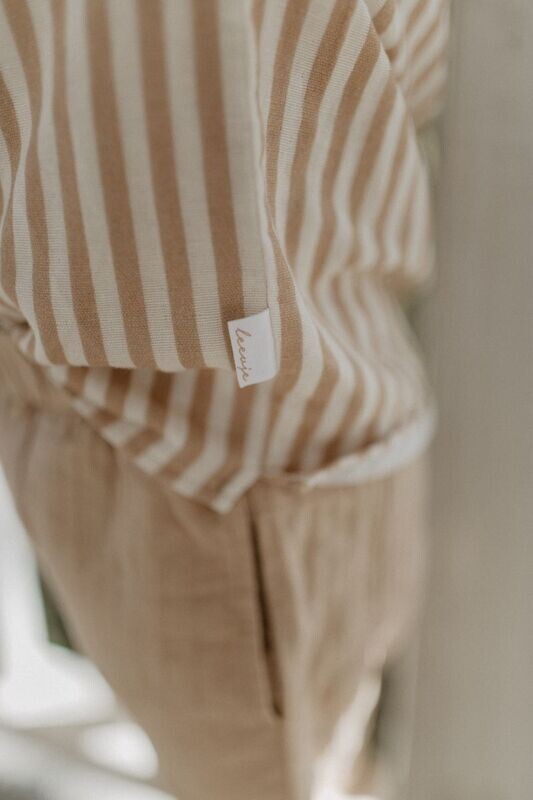 Gestreiftes Leinenhemd mit Stehkragen beige coffee