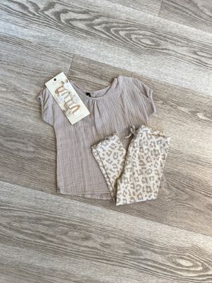 Shirt & Leo-Leggings