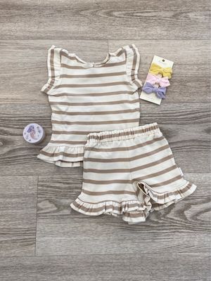 Top & Shorts mit Rüschensaum