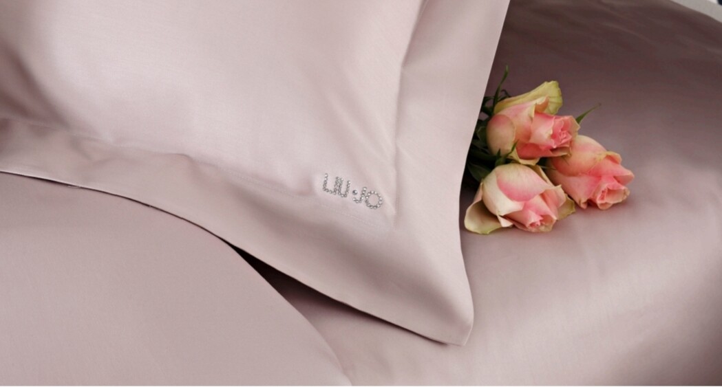 Completo lenzuolo matrimoniale Liujo serie NINFEA in raso di cotone
