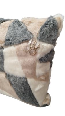 Cuscino arredo in Ecopelliccia LiuJo con spilla modelli assortiti