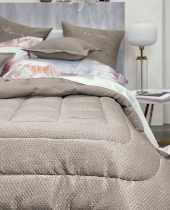 Trapunta matrimoniale con tessuto in jacquard Blumarine art. Primizia Trapunta matrimoniale con tessuto in jacquard Blumarine art. Primizia