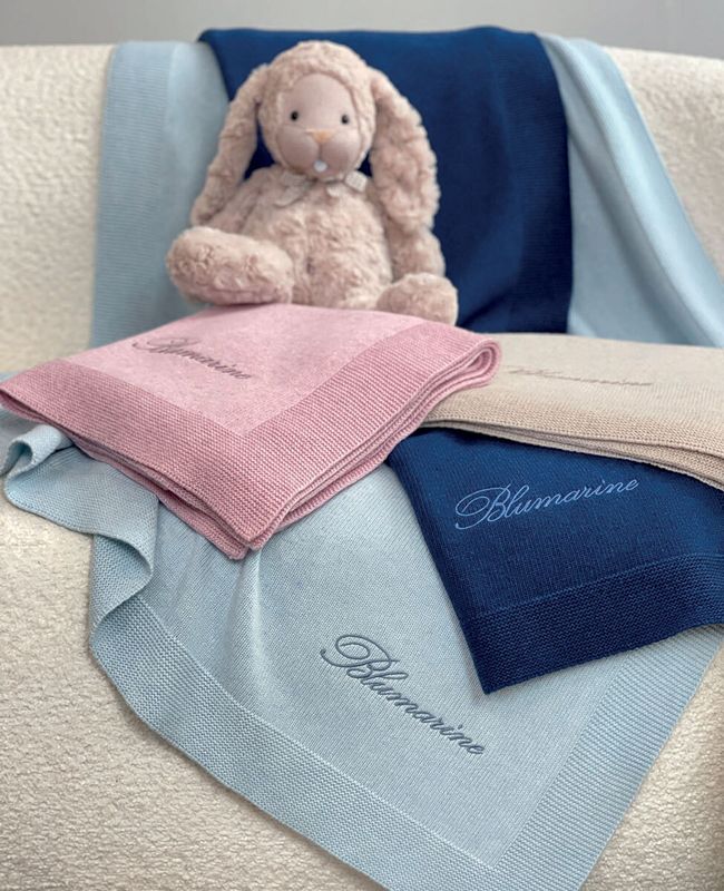 Copertina per culla e carrozzina in misto cachemire Blumarine baby art. Asia Copertina per culla e carrozzina in misto cachemire Blumarine baby art. Asia