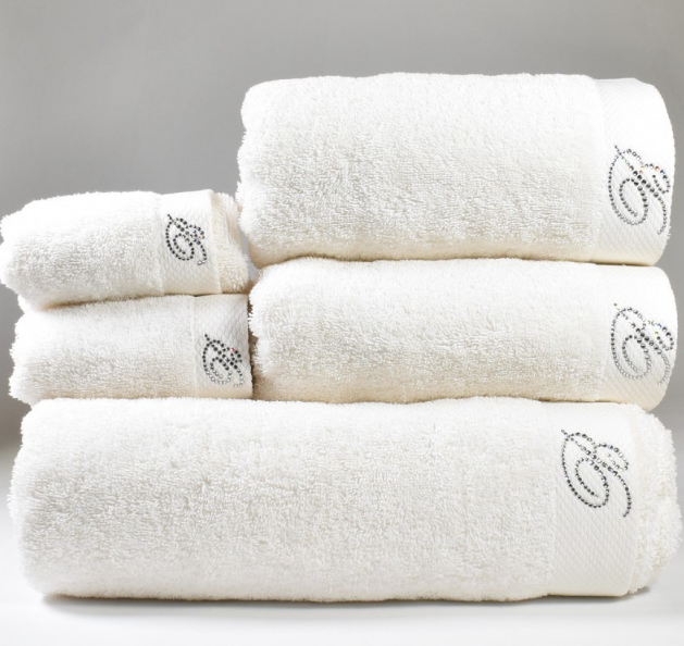 Asciugamani set 5pz. Blumarine linea Benessere con cristalli Swarovski Asciugamani set 5pz. Blumarine linea Benessere con cristalli Swarovski, varianti Blumarine: Perla