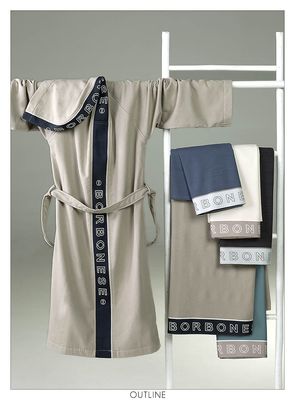 Accappatoio Microspugna Borbonese confezionato in sacca con zip logata art. Outline Accappatoio Microspugna Borbonese confezionato in sacca con zip logata art. Outline