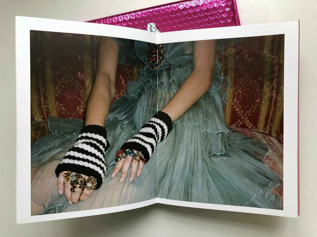 完売 ARI MARCOPOULOS EPIPHANY GUCCI アート・デザイン・音楽