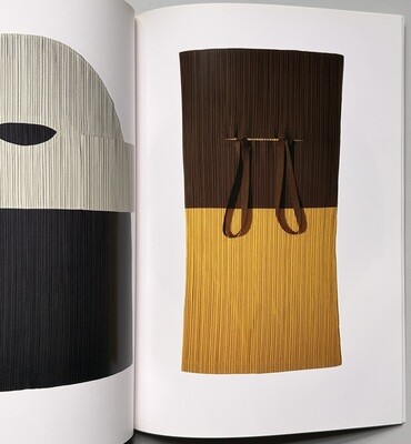 PLEATS PLEASE　ISSEY MIYAKE　TASCHEN　洋書 PLEATS PLEASEISSEY MIYAKETASCHEN洋書