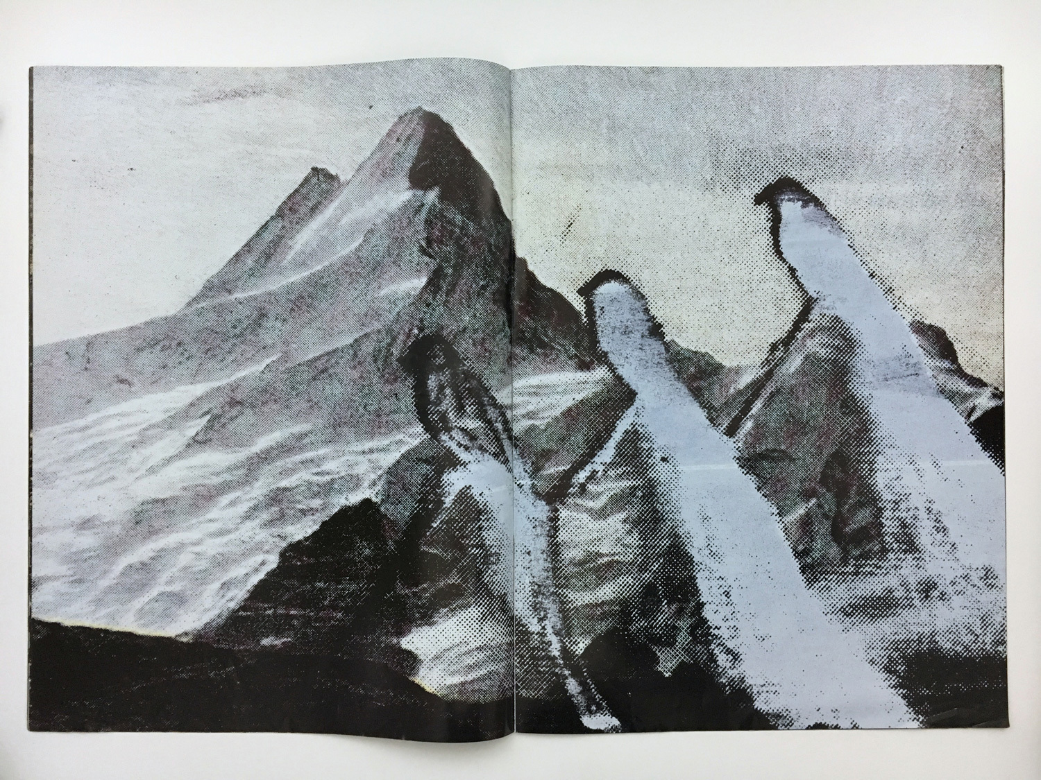COLORS「Travel special」1995年⑪【海外雑誌・洋書】❷ COLORS「Travel special」1995年⑪【海外雑誌・洋書】➂