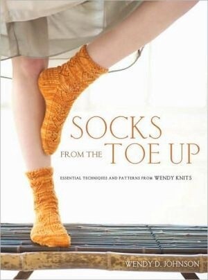 SOCKS FROM THE TOE UP: ESSENTIAL TECHNIQUES AND PATTERNS FRO