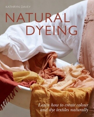 Natural Dyeing: Learn How To Create Color And Dye Textiles Naturally (Paperback)