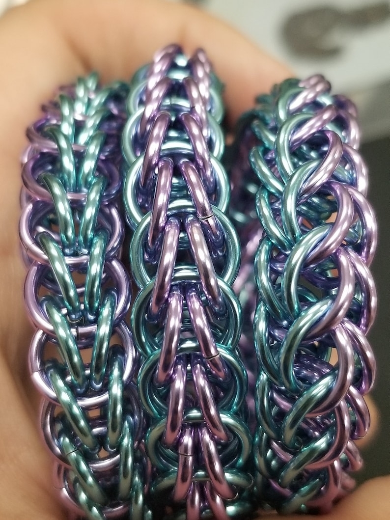 Striped Two Tone Full Persian Collar