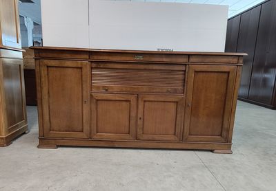 Credenza in legno di ciliegio Credenza in legno di ciliegio